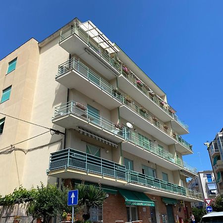 Il Mare In Piazza Daire Albisola Superiore Dış mekan fotoğraf